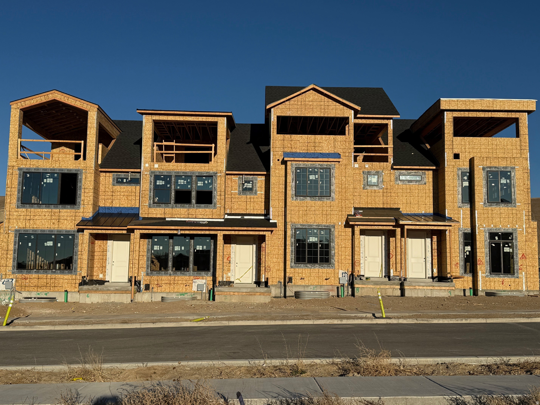 VISTAS AT THE POINT - Residential