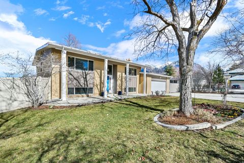 Tiny photo for 2329 E WOODCHUCK CIR, Sandy, UT 84093 (MLS # 2142359)