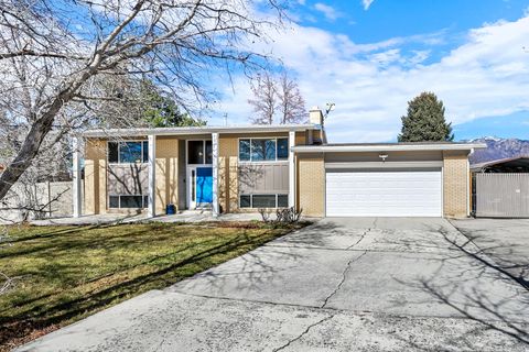 Tiny photo for 2329 E WOODCHUCK CIR, Sandy, UT 84093 (MLS # 2142359)