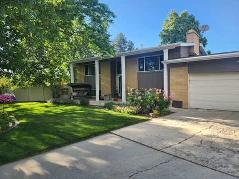 Tiny photo for 2329 E WOODCHUCK CIR, Sandy, UT 84093 (MLS # 2142359)