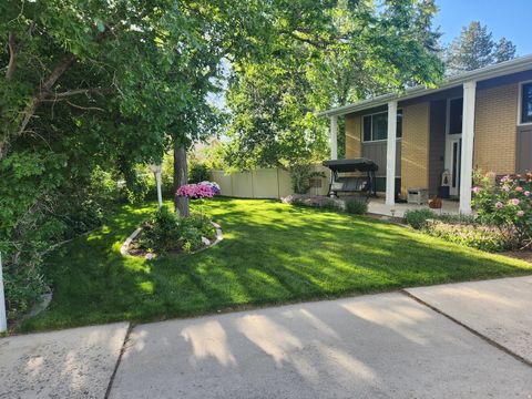 Tiny photo for 2329 E WOODCHUCK CIR, Sandy, UT 84093 (MLS # 2142359)