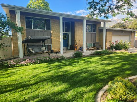 Photo of 2329 E WOODCHUCK CIR, Sandy, UT 84093 (MLS # 2142359)
