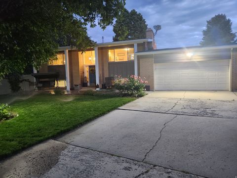 Tiny photo for 2329 E WOODCHUCK CIR, Sandy, UT 84093 (MLS # 2142359)