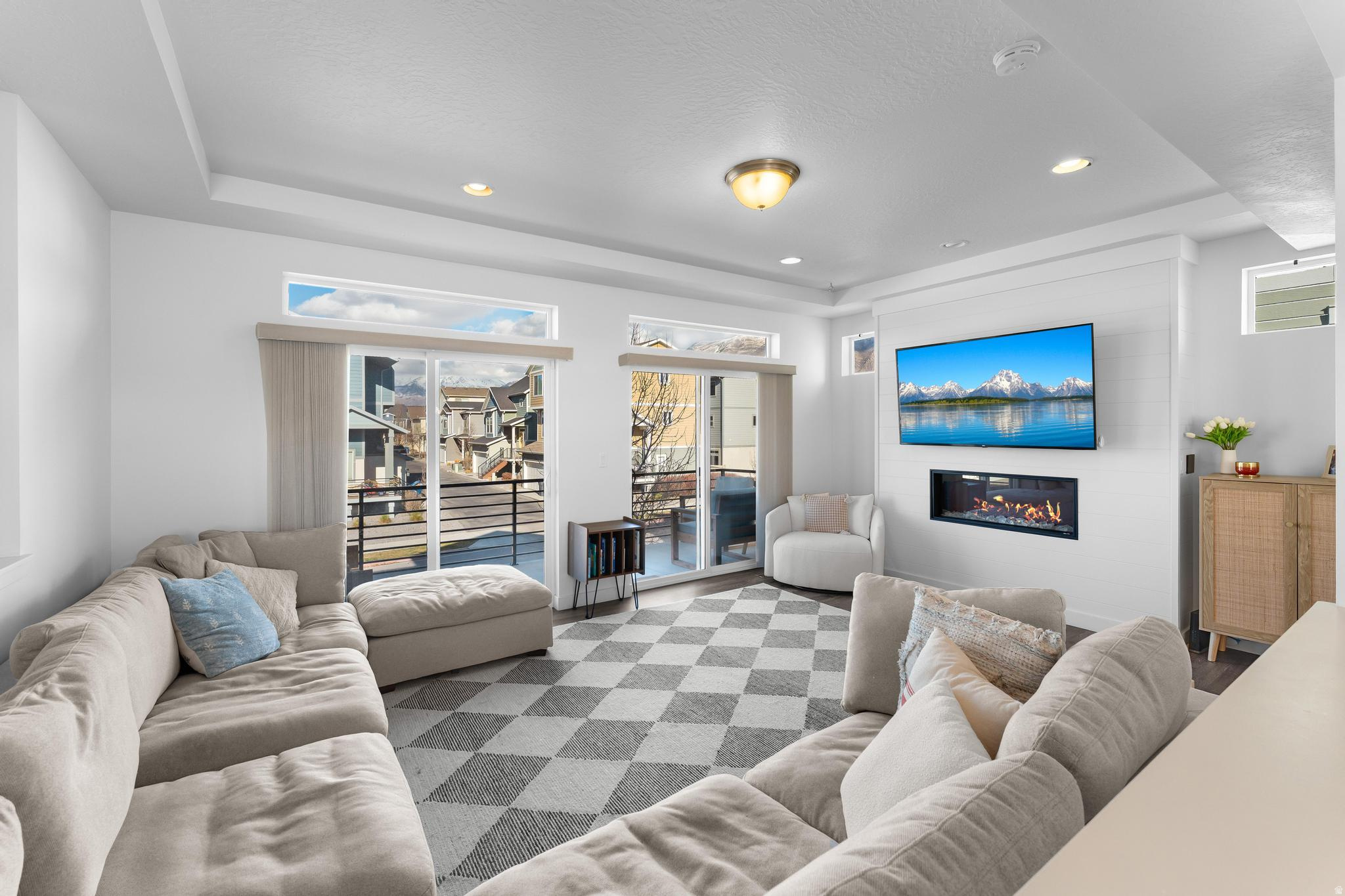 SOUTH POINT - Residential