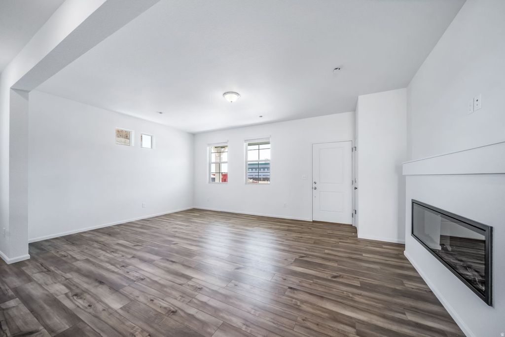 Photo of 291 E KANAB CREEK DR, Saratoga Springs, UT 84045 (MLS # 2136051)