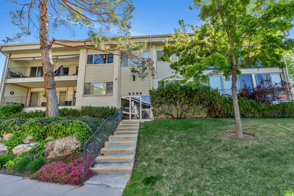 Photo of 2590 S ELIZABETH ST #7, Salt Lake City, UT 84106 (MLS # 2152386)