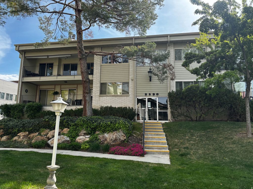 Photo of 2590 S ELIZABETH ST #7, Salt Lake City, UT 84106 (MLS # 2152386)
