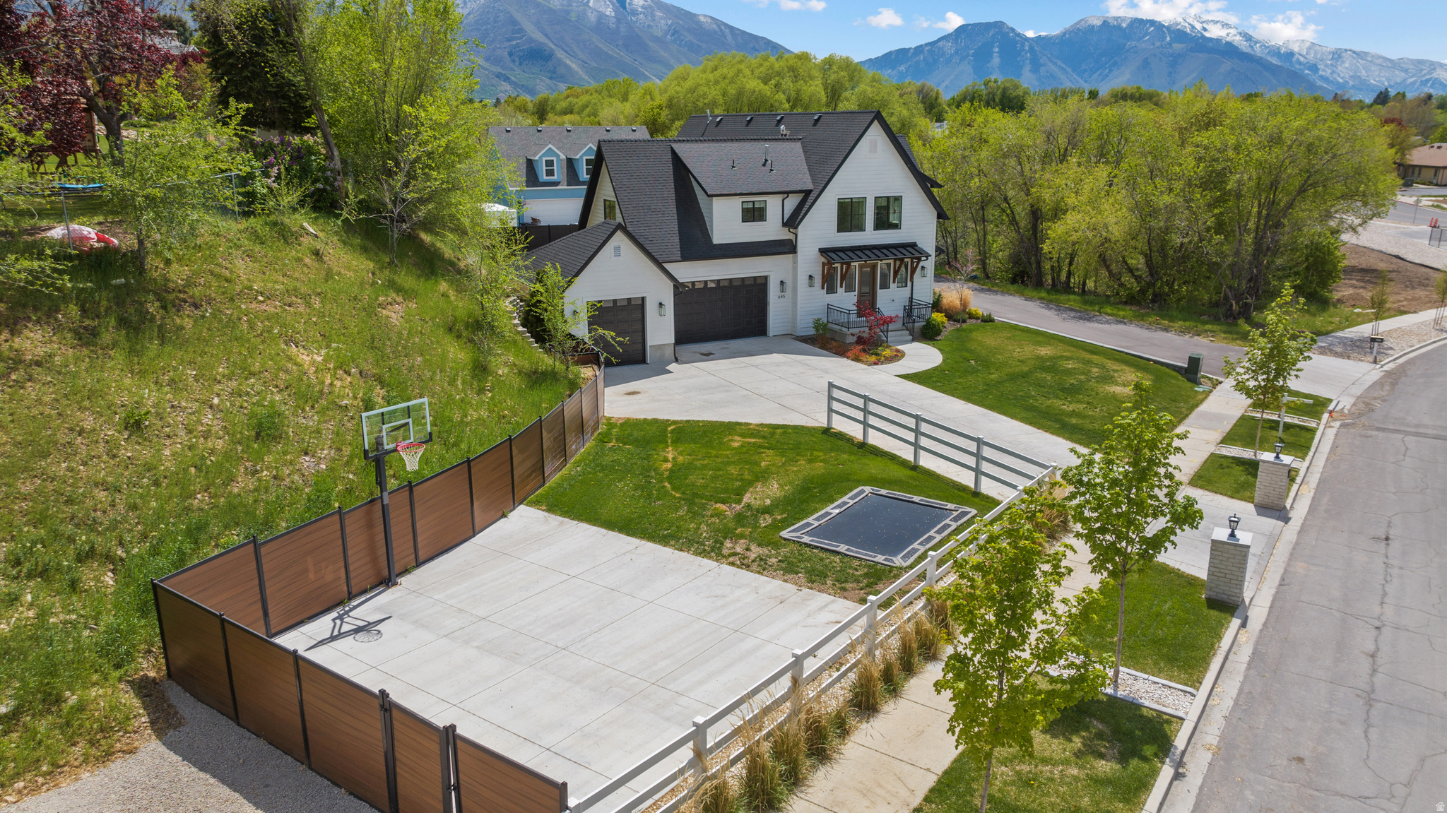 SPRING TERRACE - Residential