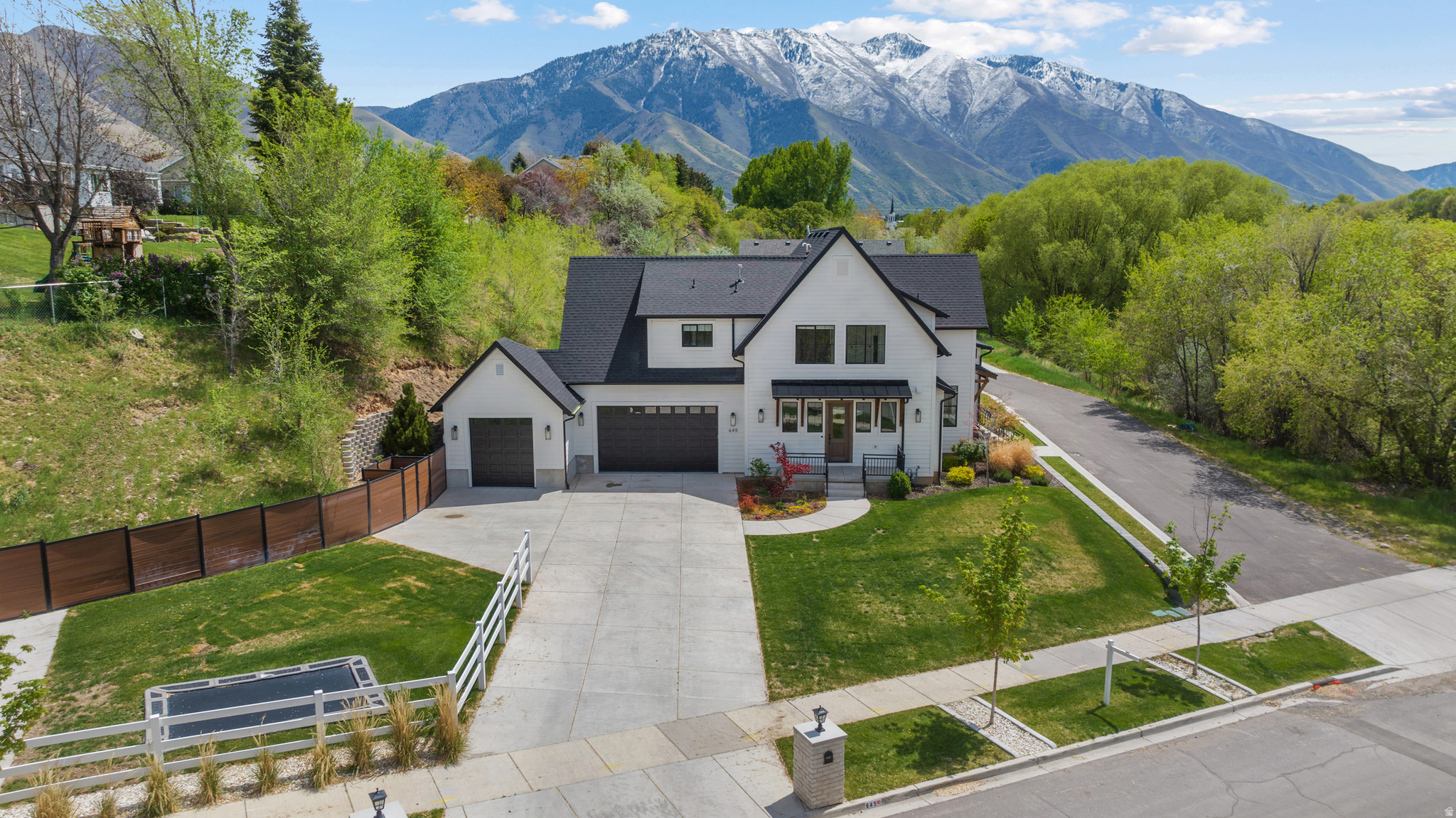 SPRING TERRACE - Residential