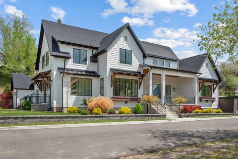 Photo of 645 S ARTS PARK WAY E, Springville, UT 84663 (MLS # 2148174)