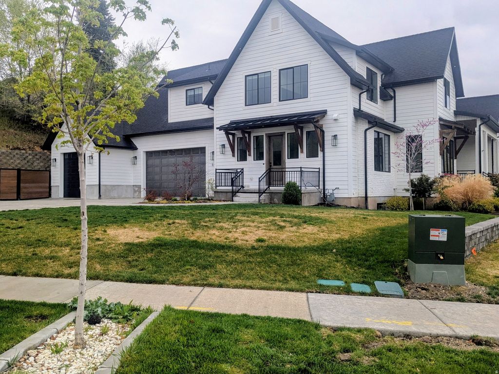 Photo of 645 S ARTS PARK WAY E, Springville, UT 84663 (MLS # 2148174)