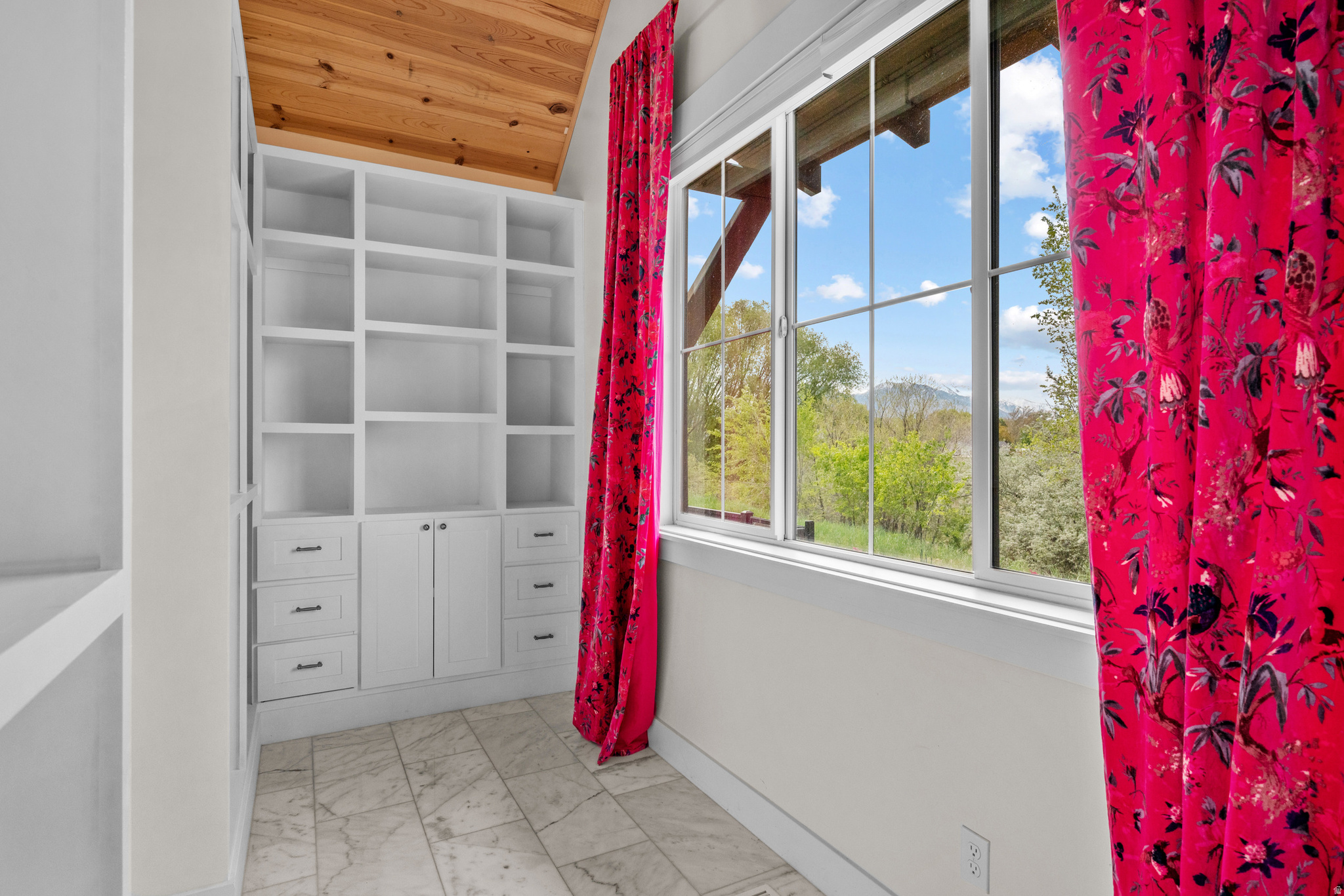 SPRING TERRACE - Residential