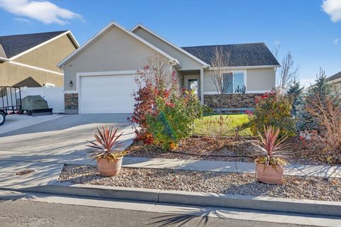 Photo of 967 S SUNDOWN LN, Tooele, UT 84074 (MLS # 2122943)