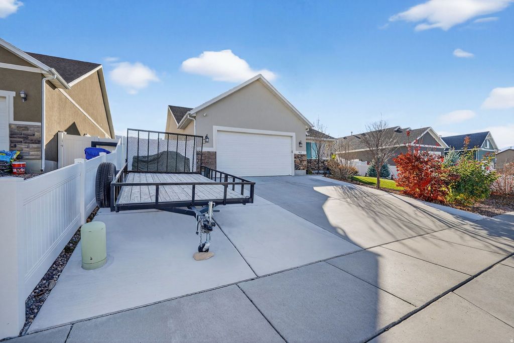 Photo of 967 S SUNDOWN LN, Tooele, UT 84074 (MLS # 2122943)