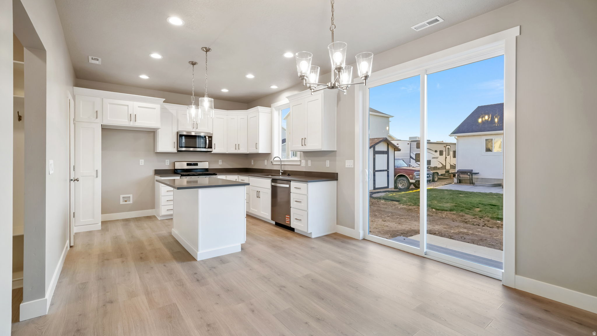 APPLE HOLLOW - Residential