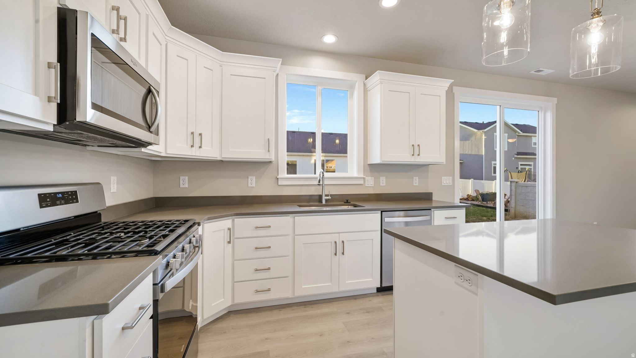 APPLE HOLLOW - Residential