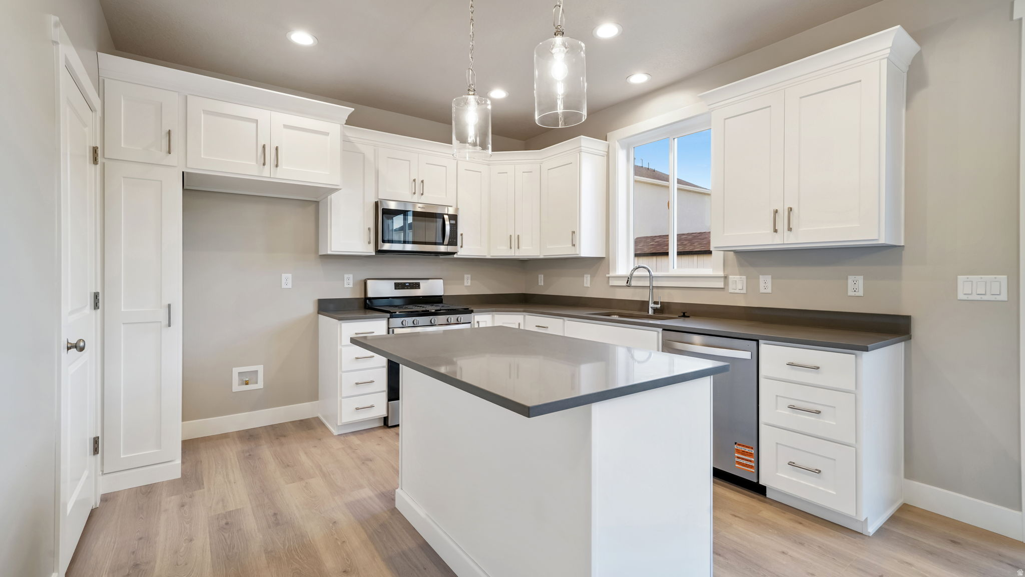 APPLE HOLLOW - Residential