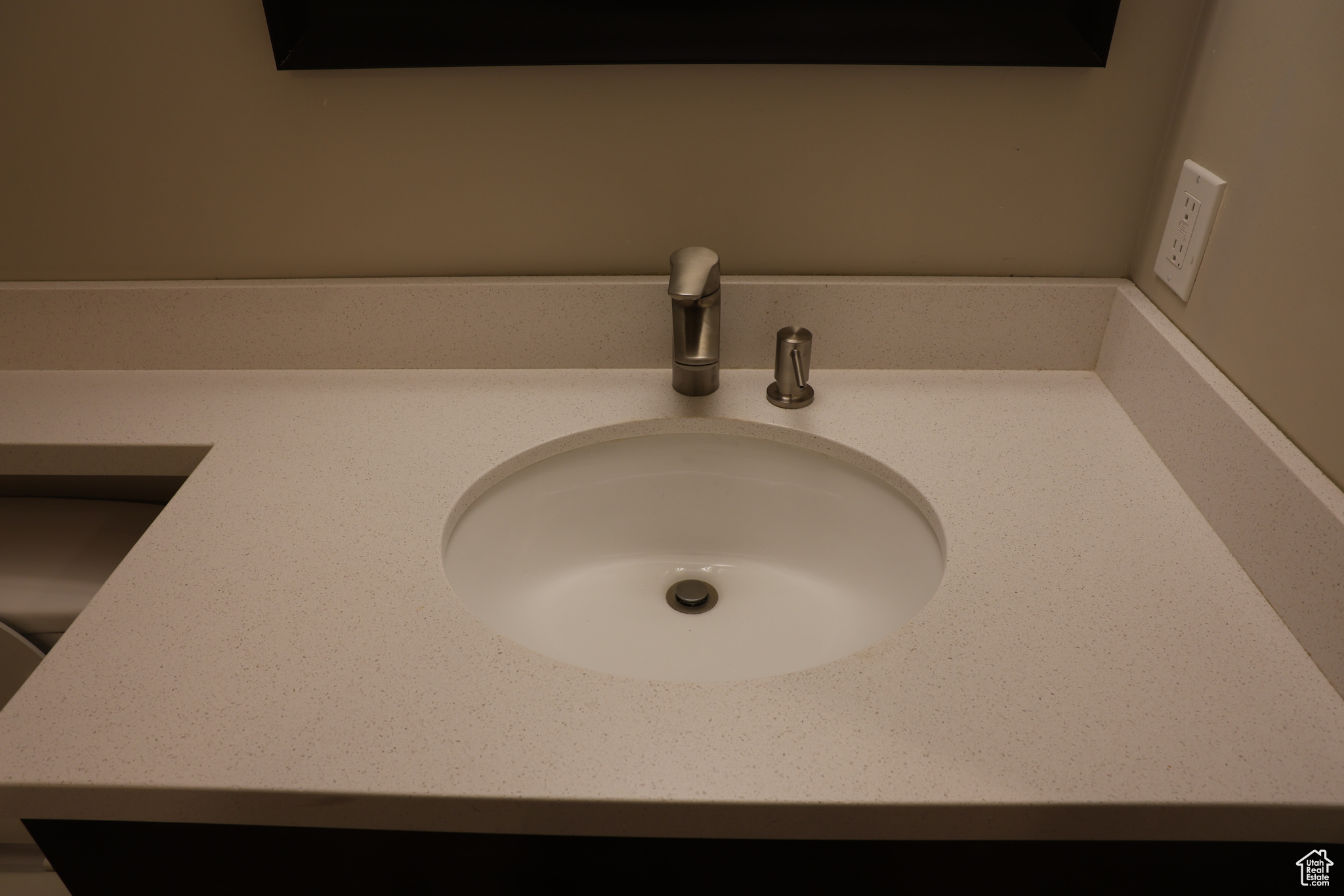 Salt Lake City, Utah 84109, United States, 4 Bedrooms Bedrooms, ,2 BathroomsBathrooms,Residential,Pending,46858