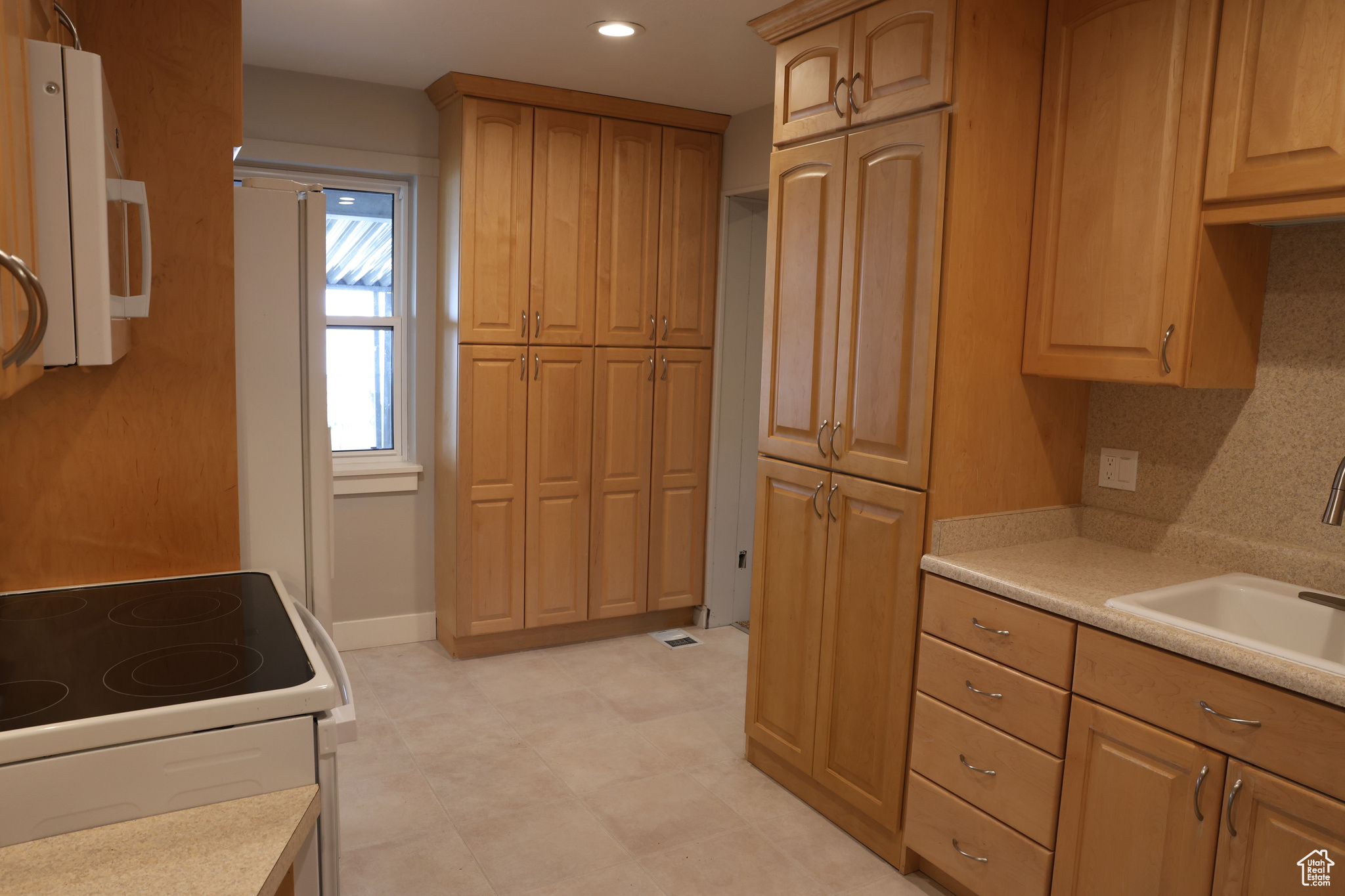 Salt Lake City, Utah 84109, United States, 4 Bedrooms Bedrooms, ,2 BathroomsBathrooms,Residential,Pending,46858