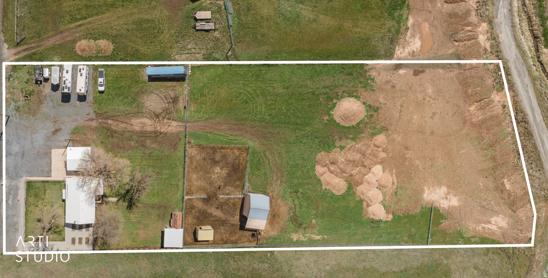 Main image without alt text