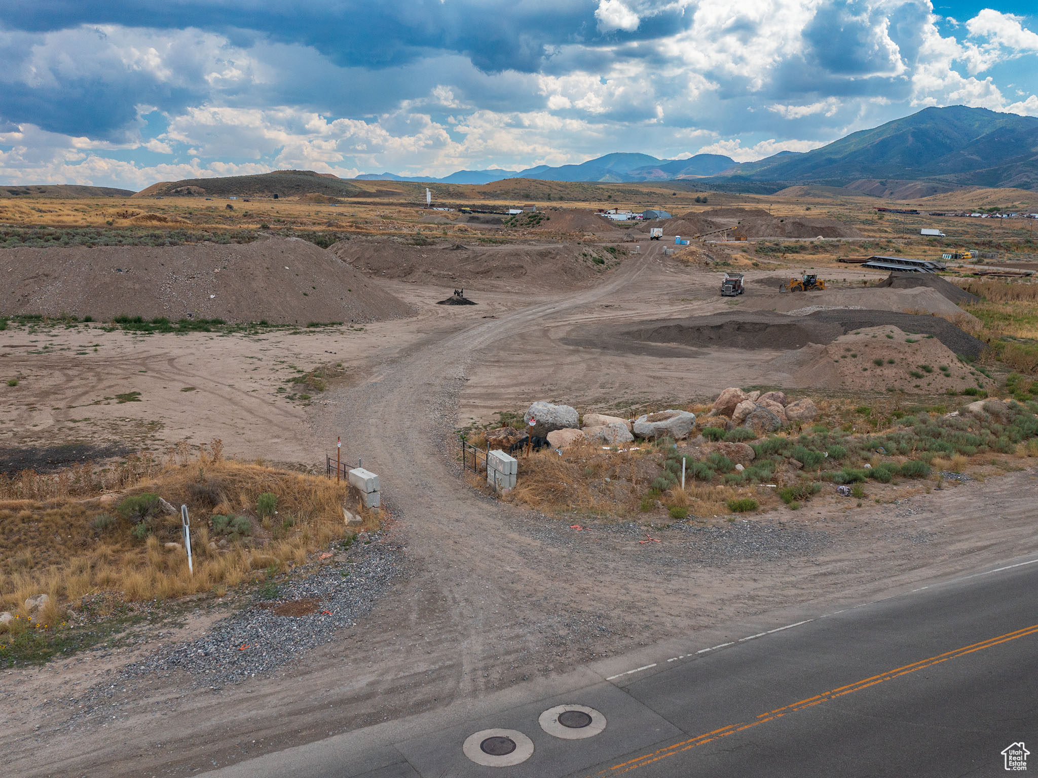 THE GROVE - Commercial Lease