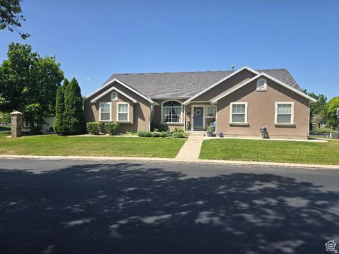 Photo of 969 S COVE RD, Saratoga Springs, UT 84045 (MLS # 2135346)