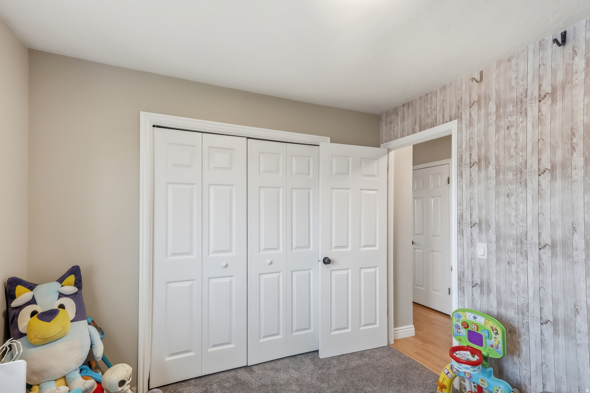 WALNUT HILLS PLAT B - Residential