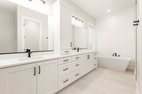 Tiny photo for 2847 E FRESHET DR, Washington, UT 84780 (MLS # 2126915)