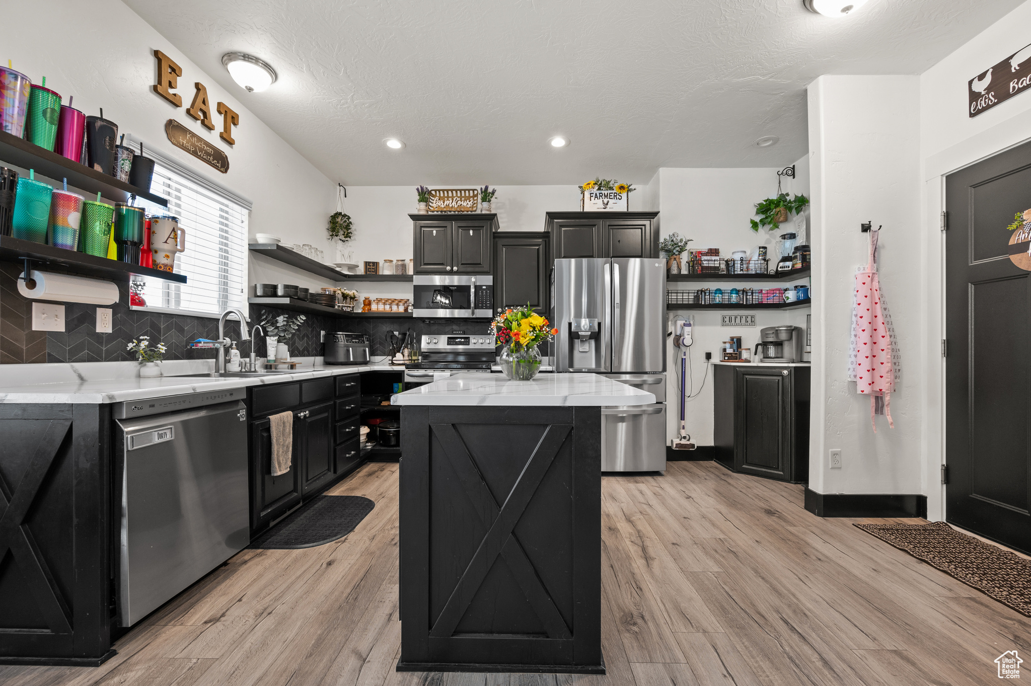 Eagle Mountain, Utah 84005, United States, 5 Bedrooms Bedrooms, ,4 BathroomsBathrooms,Residential,Active,128659