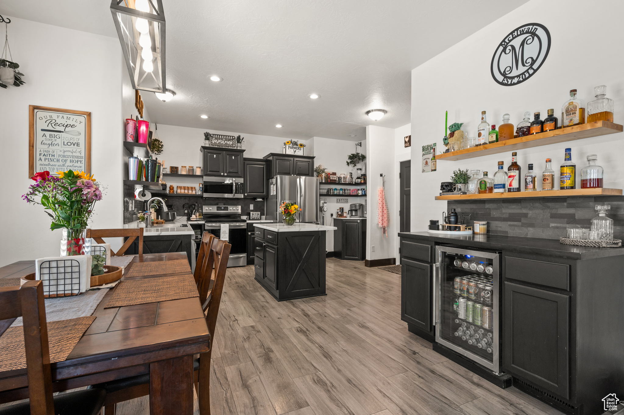 Eagle Mountain, Utah 84005, United States, 5 Bedrooms Bedrooms, ,4 BathroomsBathrooms,Residential,Active,128659