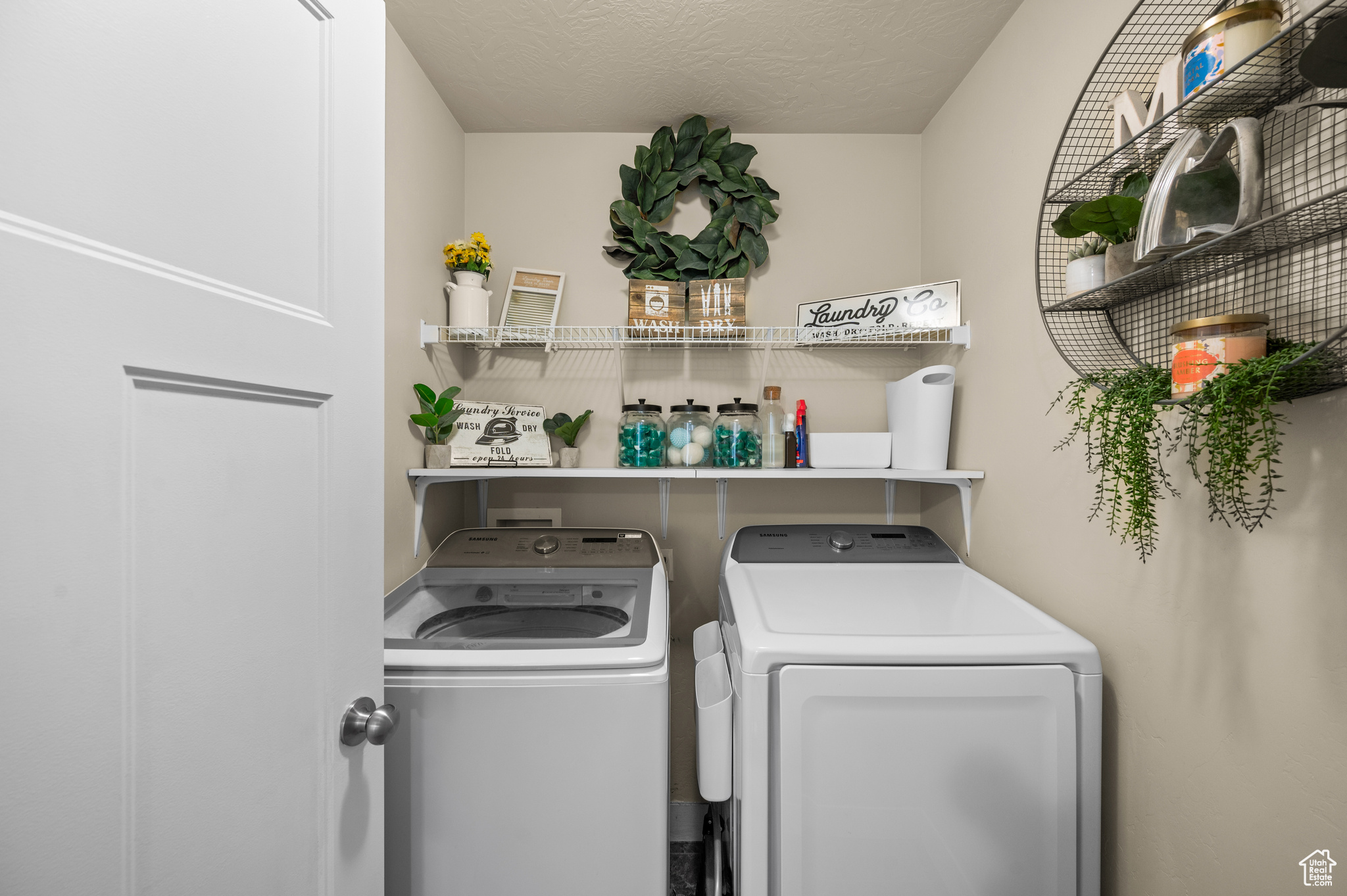 Eagle Mountain, Utah 84005, United States, 5 Bedrooms Bedrooms, ,4 BathroomsBathrooms,Residential,Active,128659