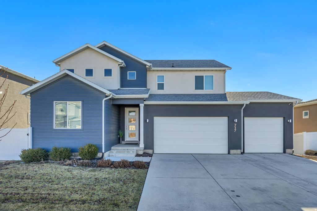 Photo of 717 W WYNWOOD DR, Murray, UT 84123 (MLS # 2130038)