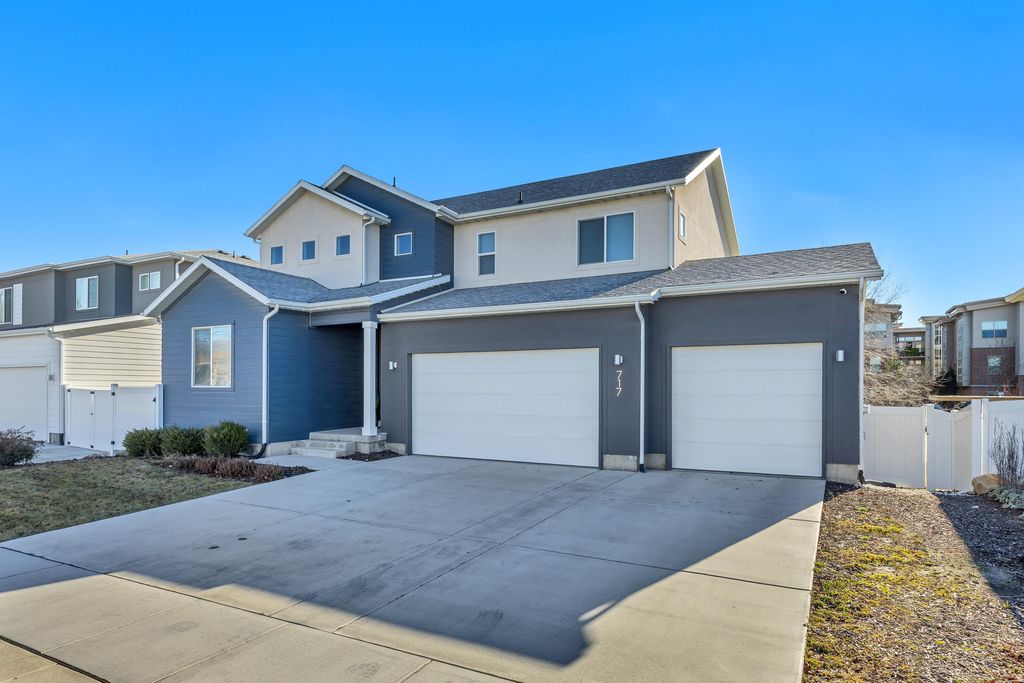 Photo of 717 W WYNWOOD DR, Murray, UT 84123 (MLS # 2130038)