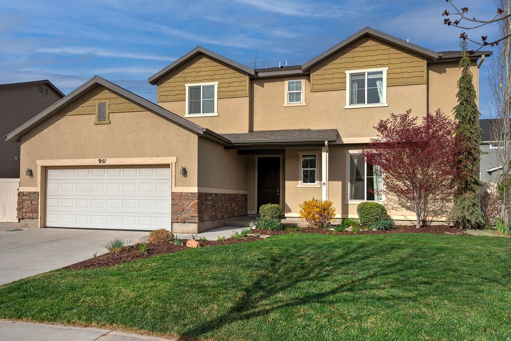 Photo of 951 N AMBERLY DR, North Salt Lake, UT 84054 (MLS # 2146528)