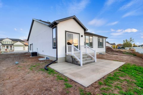 Tiny photo for 626 S 125 E, Hyde Park, UT 84318 (MLS # 2135408)