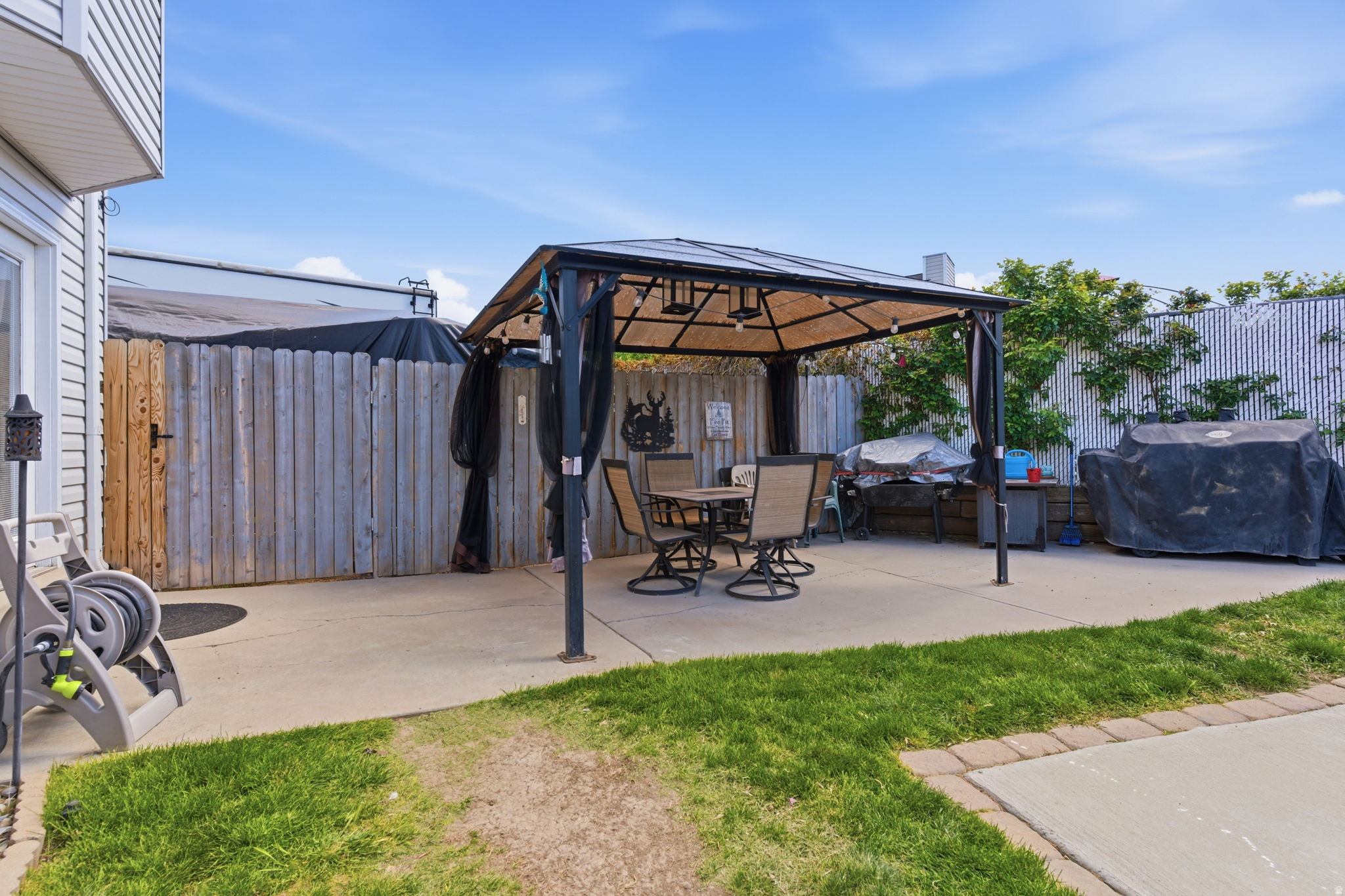 SHADOW RUN ESTATES - Residential