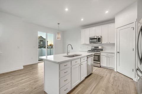 Tiny photo for 1058 S LILAC WAY, Mapleton, UT 84664 (MLS # 2134083)