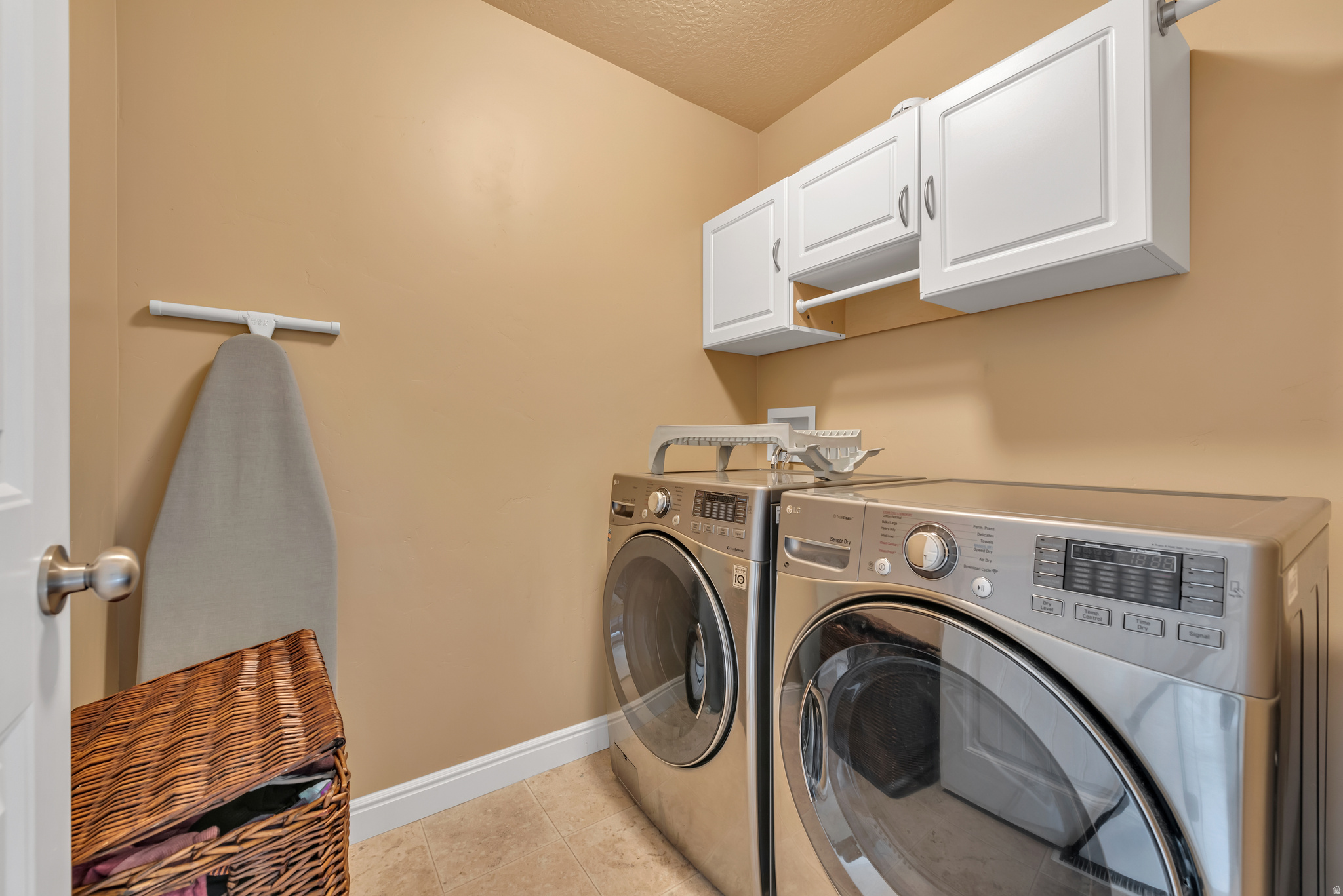 THANKSGIVING - Residential Lease