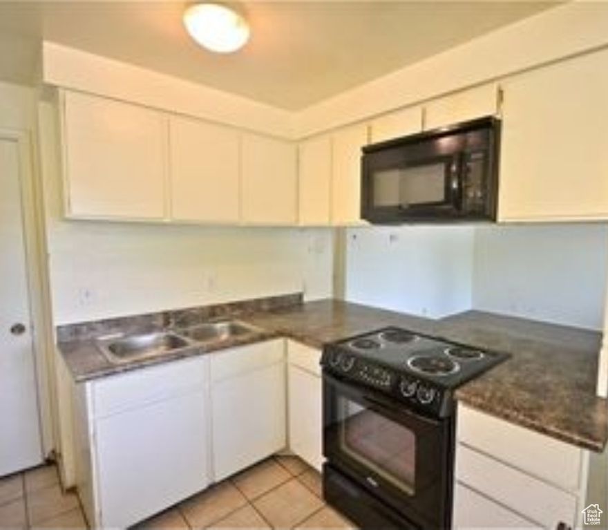 This bright and comfortable 2-bedroom, 1-bathroom apartment offers the perfect blend of convenience and affordability. Nestled in a quiet residential neighborhood at 474 N 1300 W, you'll enjoy easy access to downtown Salt Lake City, major freeways, shopping, dining, and local parks. Spacious living room with natural light, Two comfortable bedrooms with ample closet storage. No smoking, pets negotiable. *Pictures are for a similar unit.