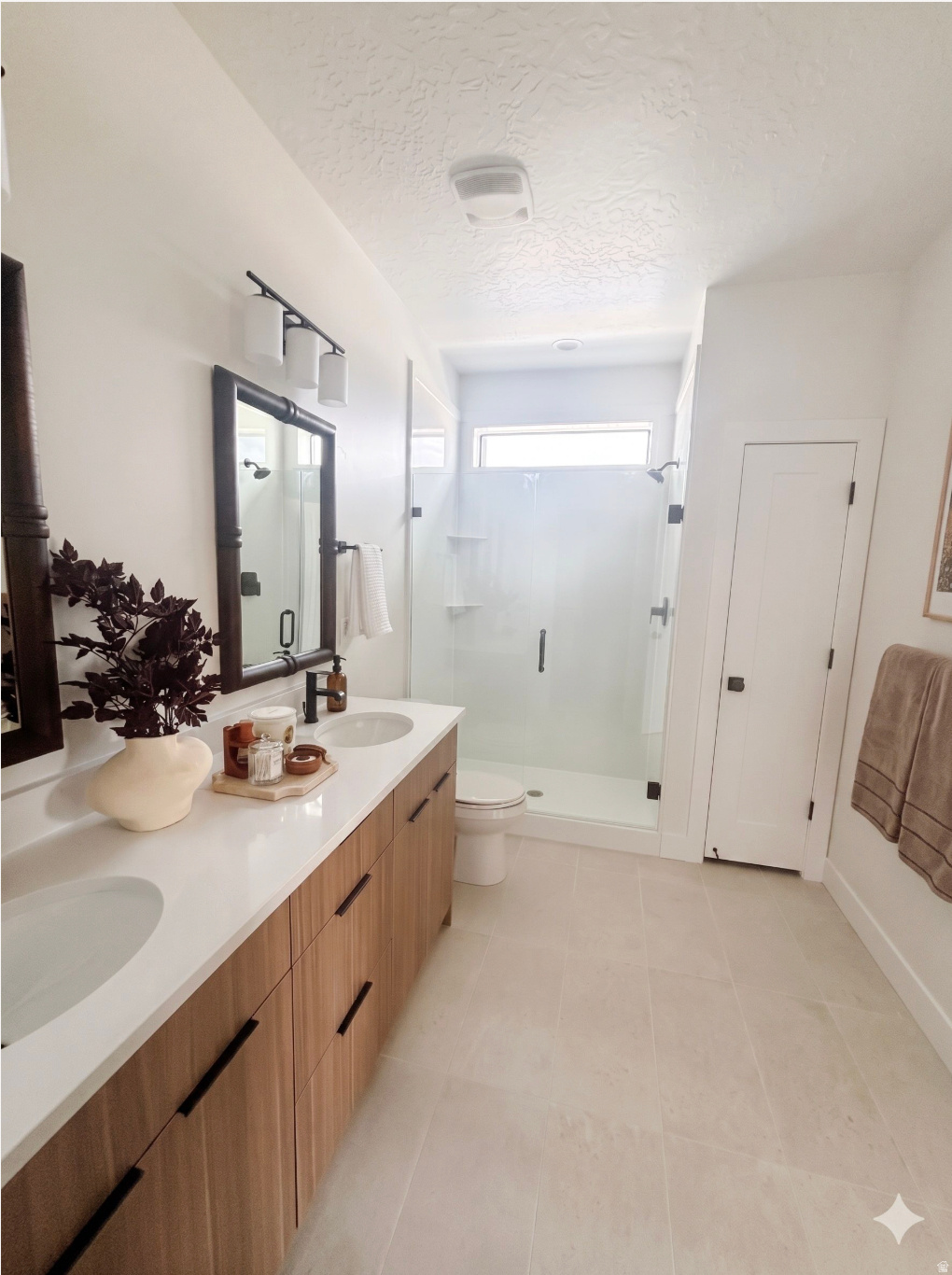 VISTAS AT THE POINT - Residential