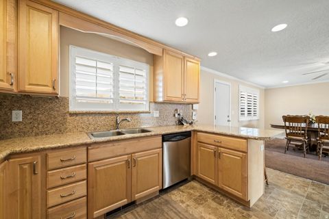Tiny photo for 725 E 600 S, Centerville, UT 84014 (MLS # 2126156)