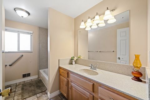 Tiny photo for 725 E 600 S, Centerville, UT 84014 (MLS # 2126156)