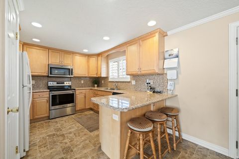Tiny photo for 725 E 600 S, Centerville, UT 84014 (MLS # 2126156)