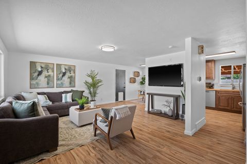 Tiny photo for 388 E 600 S, Payson, UT 84651 (MLS # 2157119)