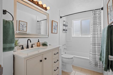 Tiny photo for 388 E 600 S, Payson, UT 84651 (MLS # 2157119)