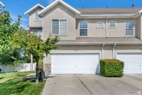Townhouse For Sale - 717 Sand Dollar Dr<br/> Sandy, UT 84094