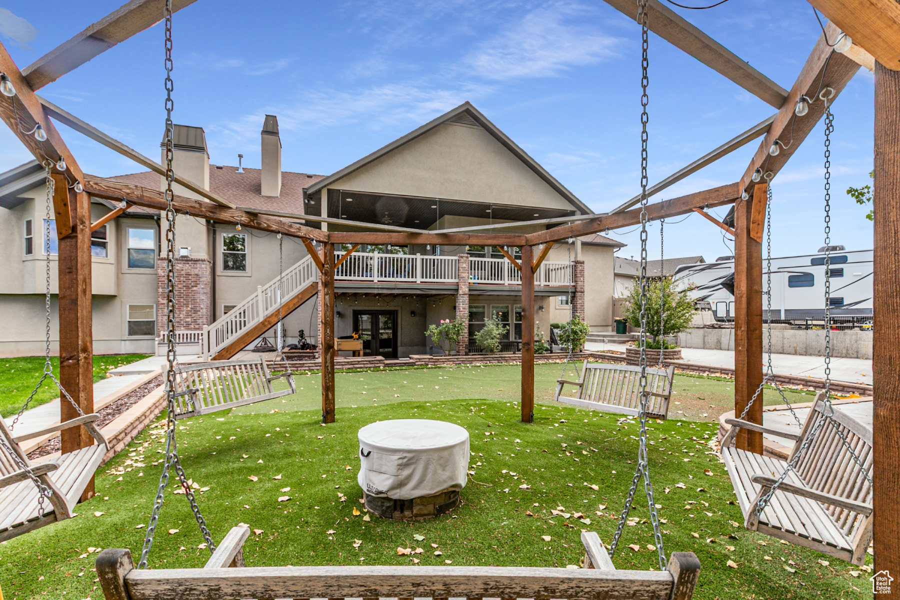WINDSOR FARMS - Residential