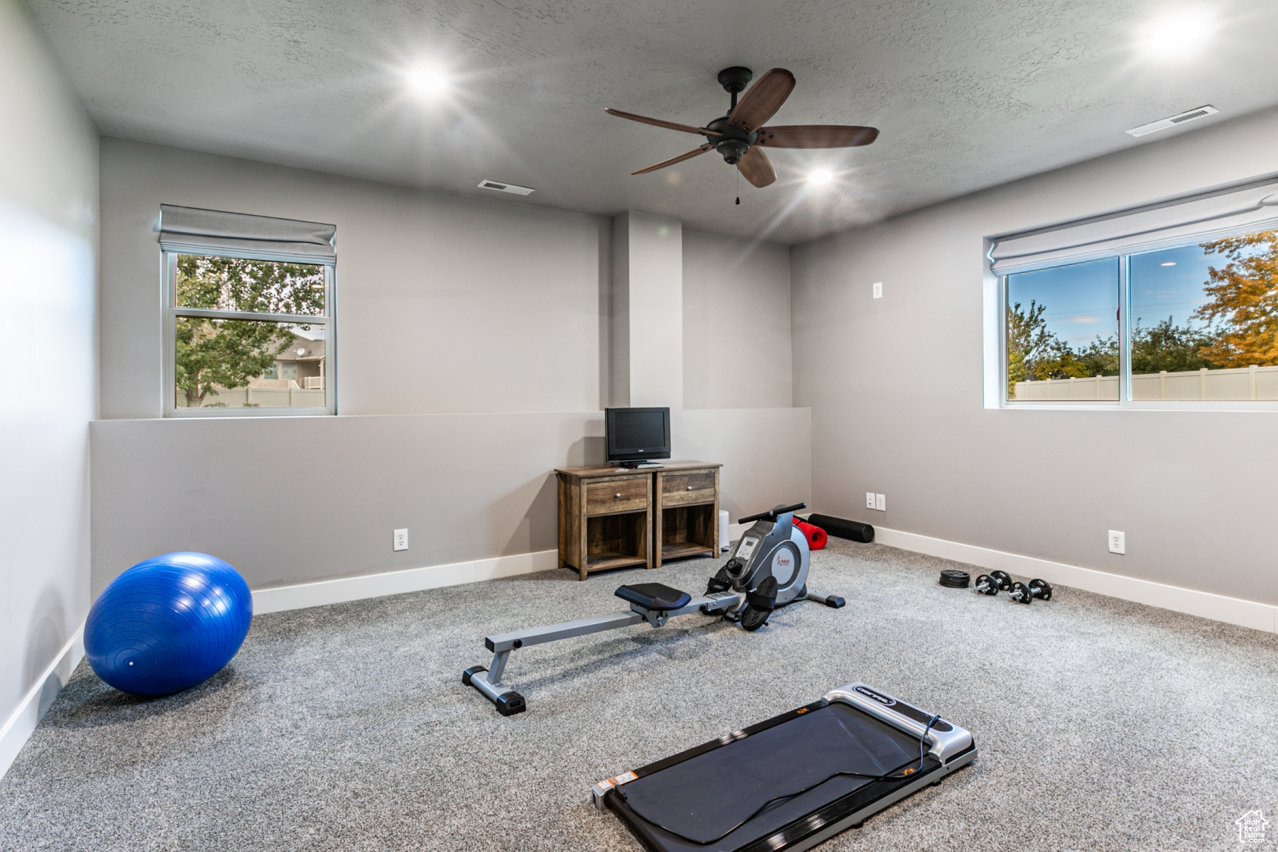 WINDSOR FARMS - Residential