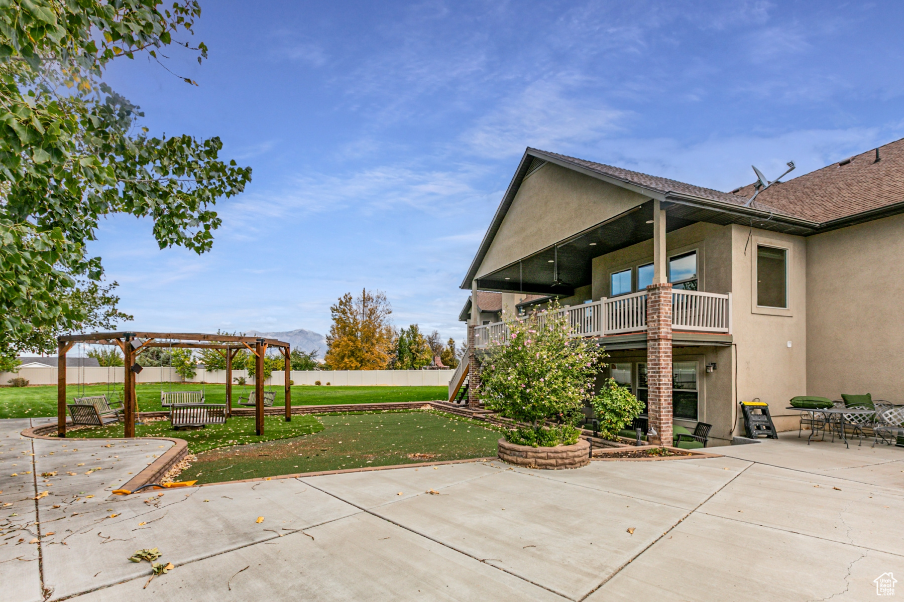 WINDSOR FARMS - Residential