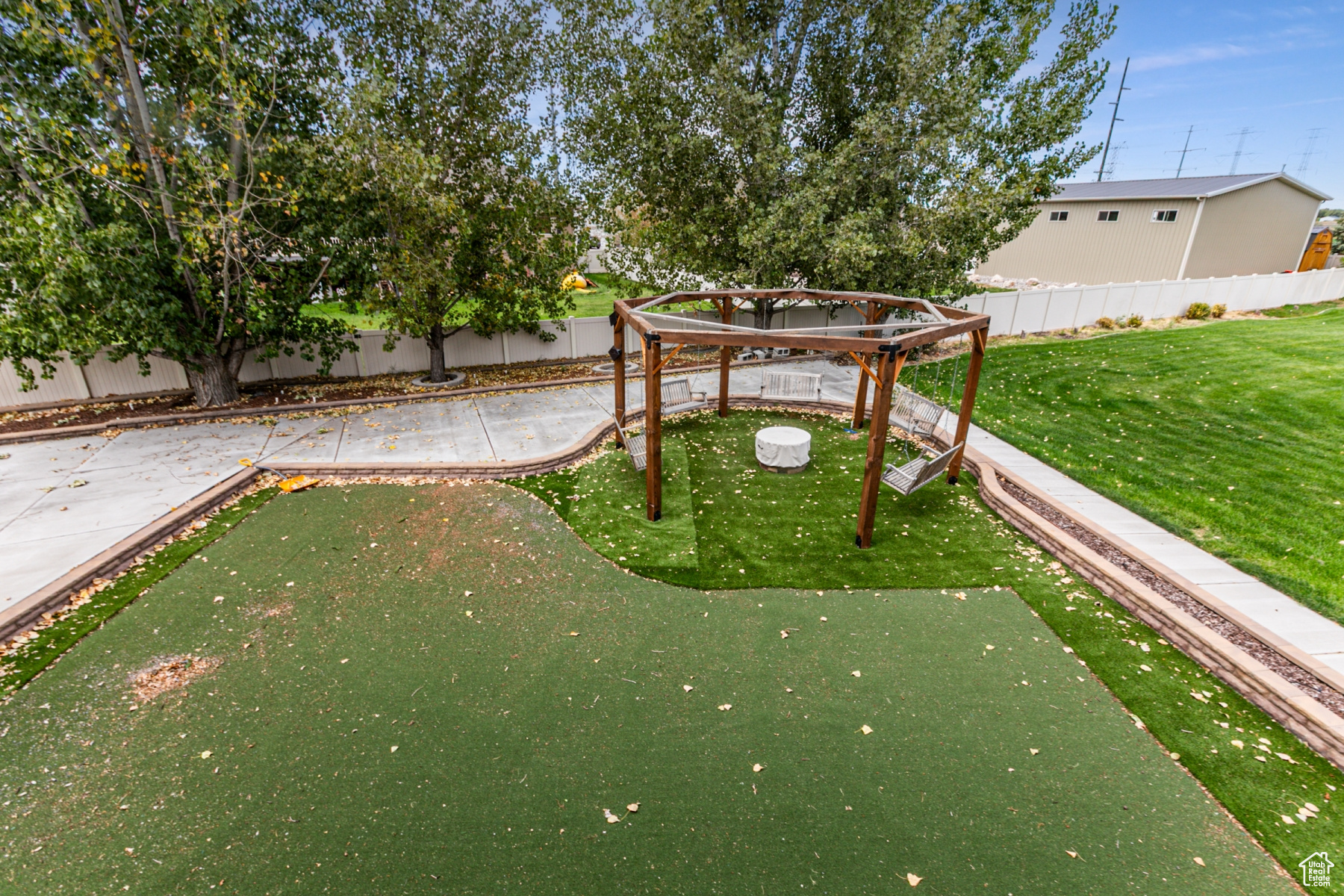 WINDSOR FARMS - Residential